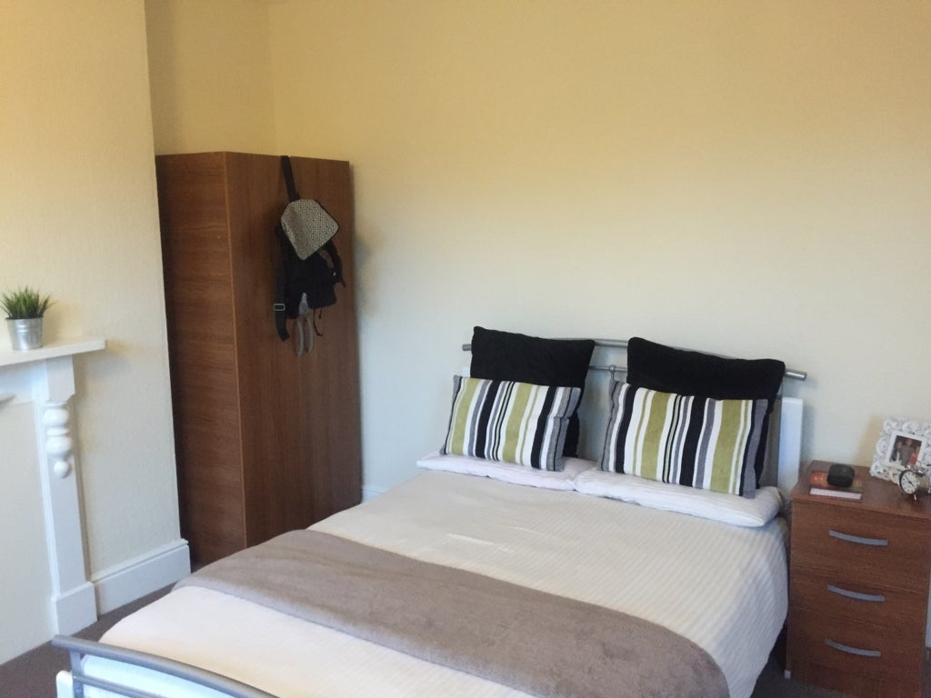 Room Dunlop Avenue in Nottingham