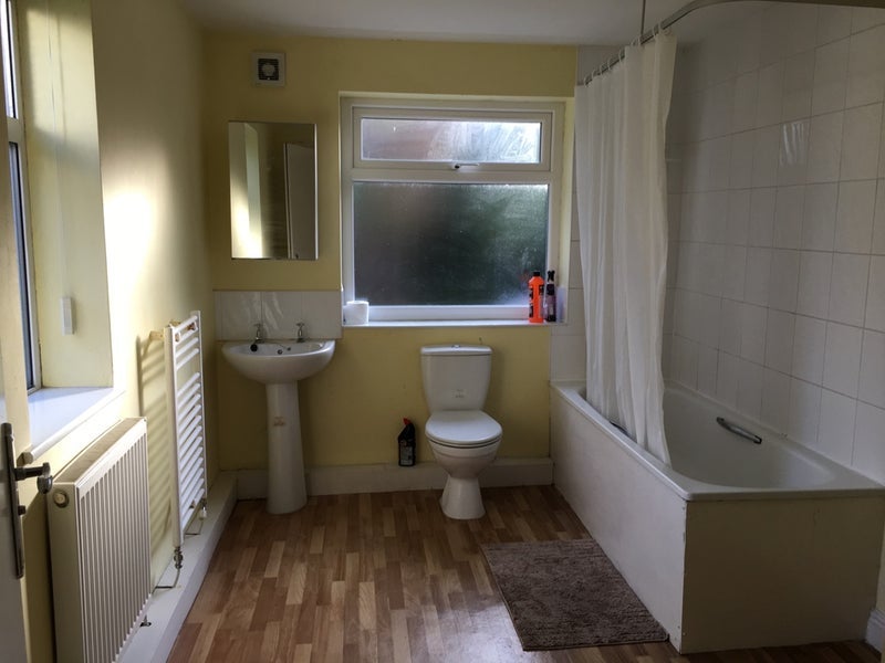 Room Maycroft Avenue in Manchester