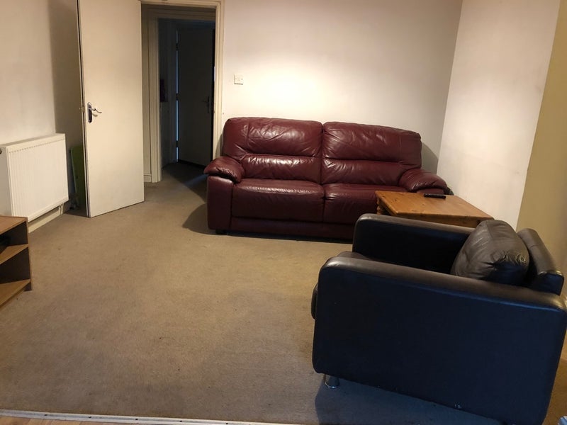 Room Maycroft Avenue in Manchester