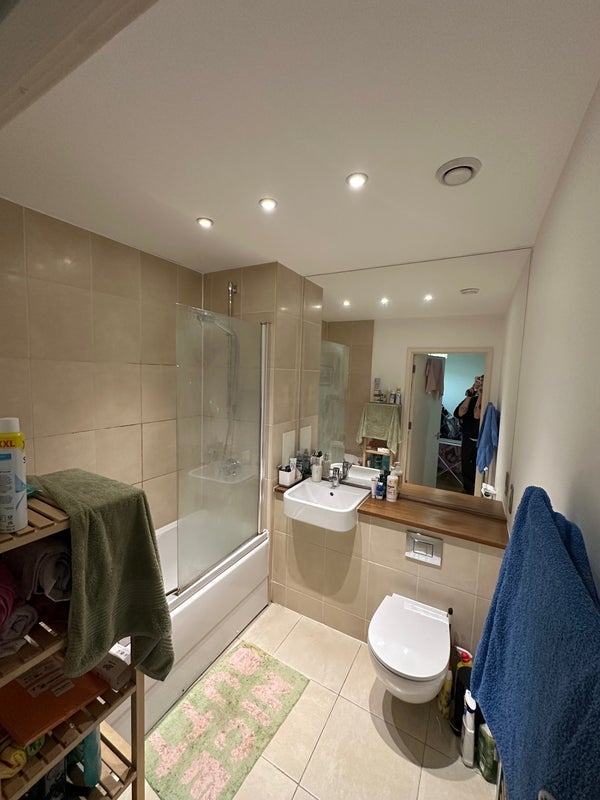 Room High Street in Greater London