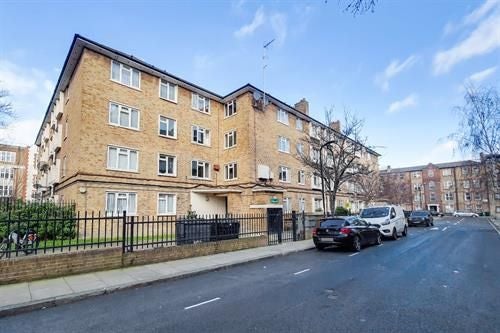 Room Bridgeway Street in London