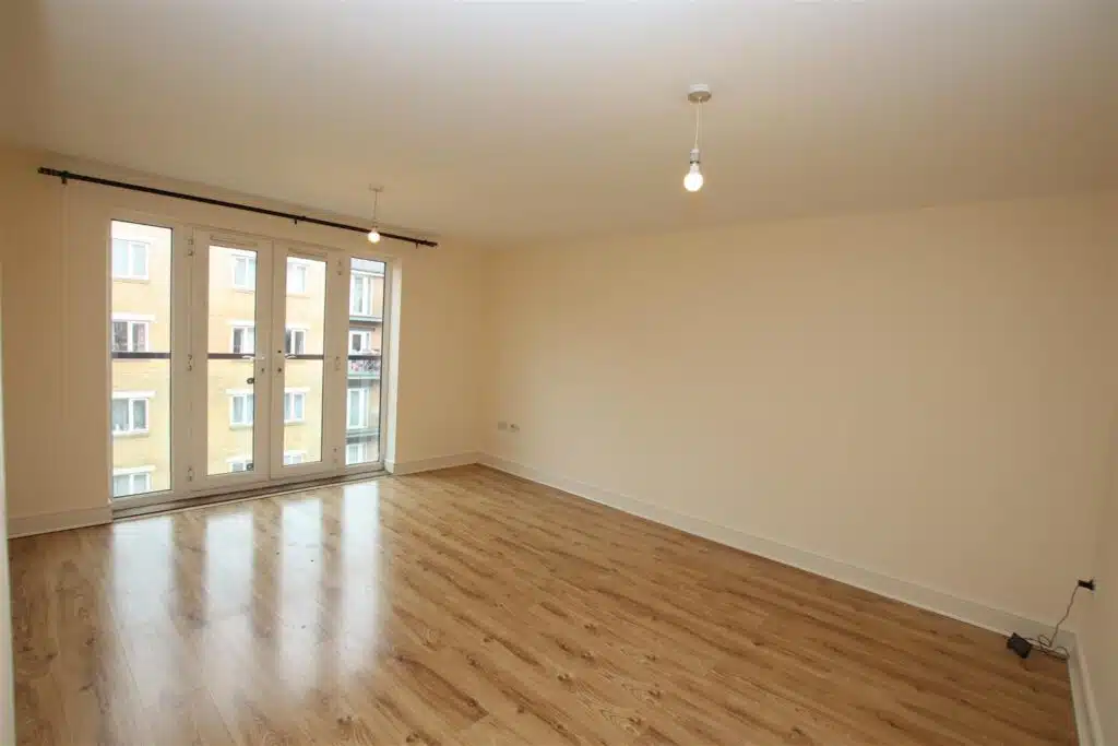 Flat Robinson Way in Dartford