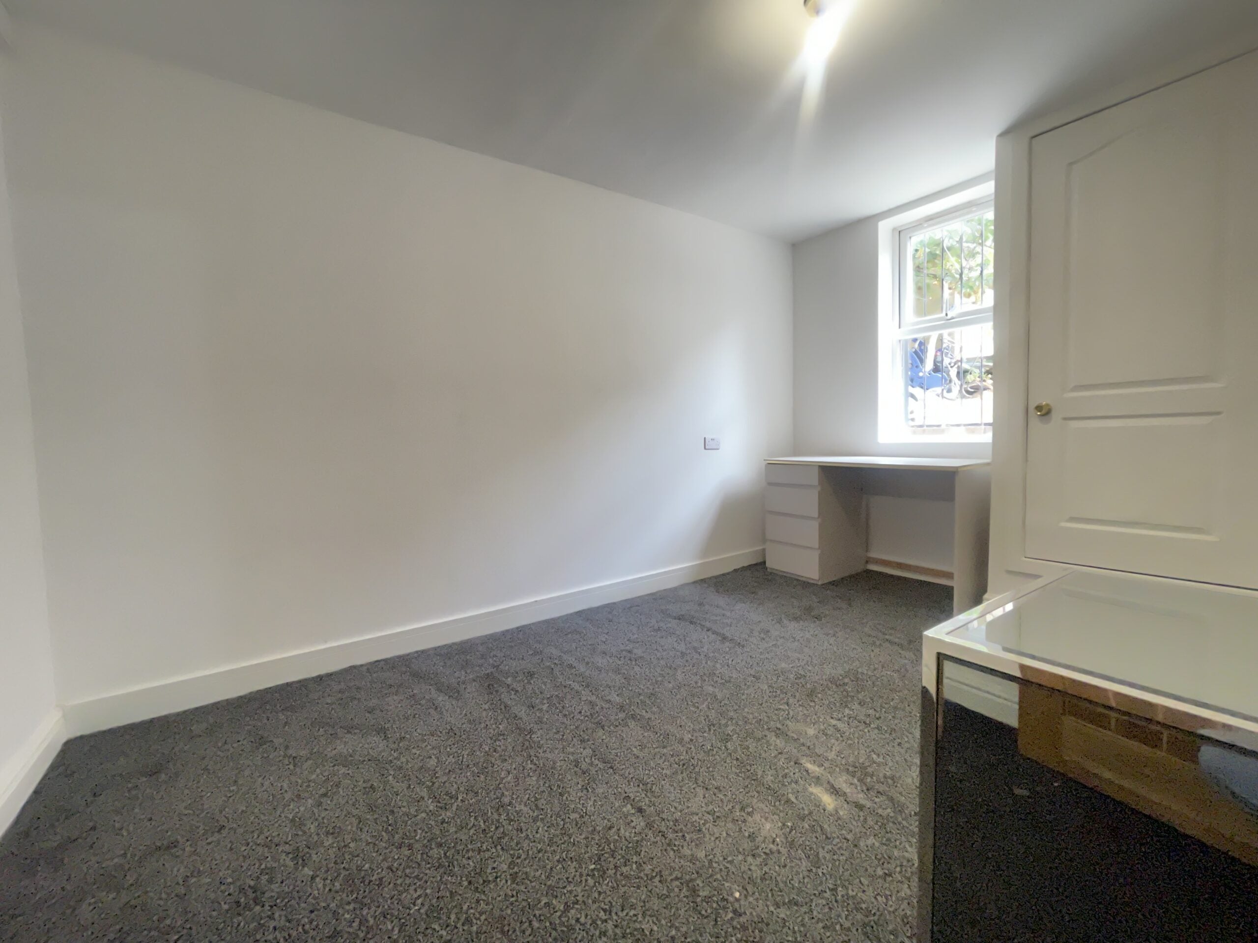 Flat Harehills Avenue in Leeds