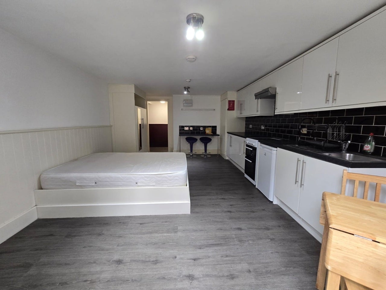 Flat Finchley Road in Greater London