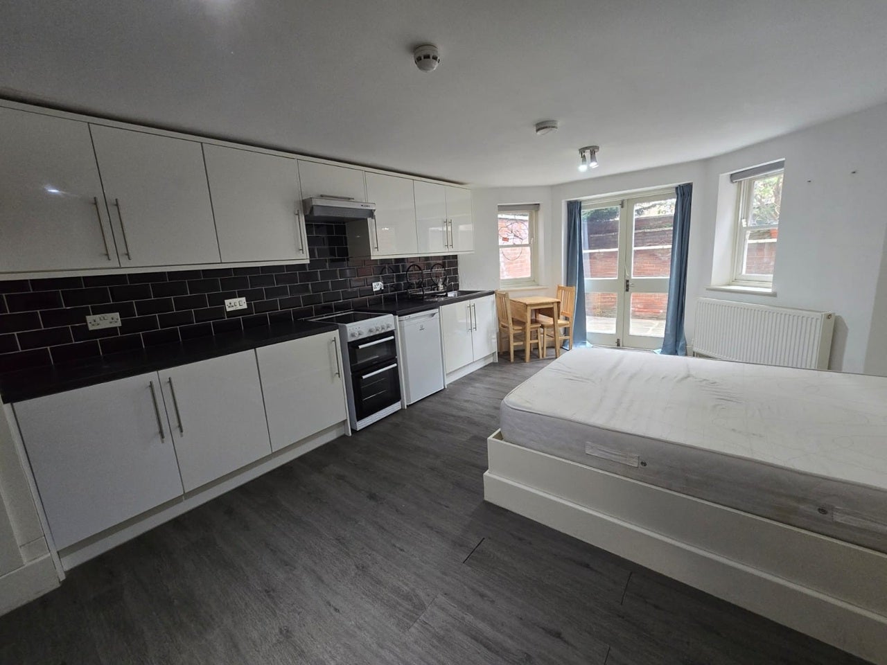 Flat Finchley Road in Greater London