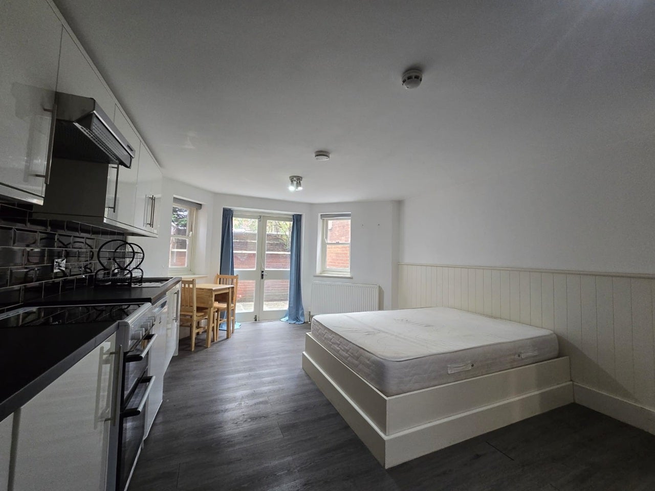Flat Finchley Road in Greater London