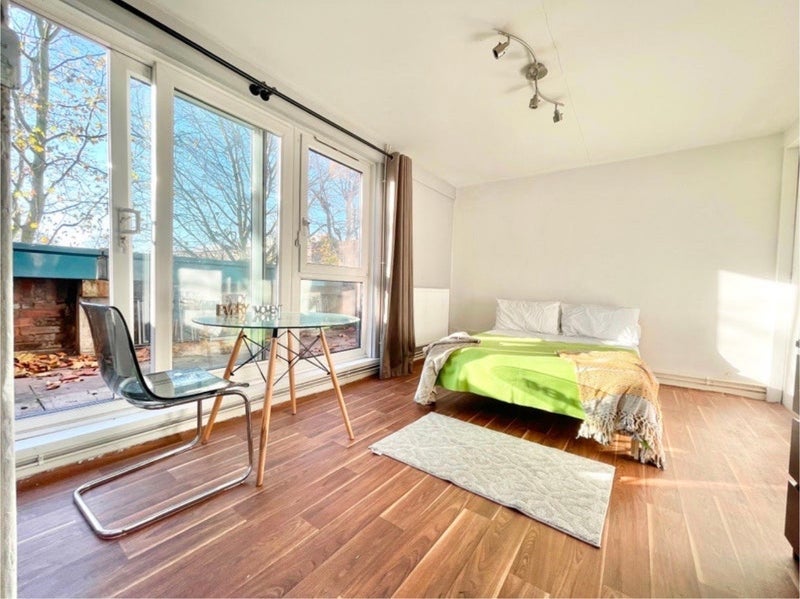 Room Thistlewood Close in Greater London