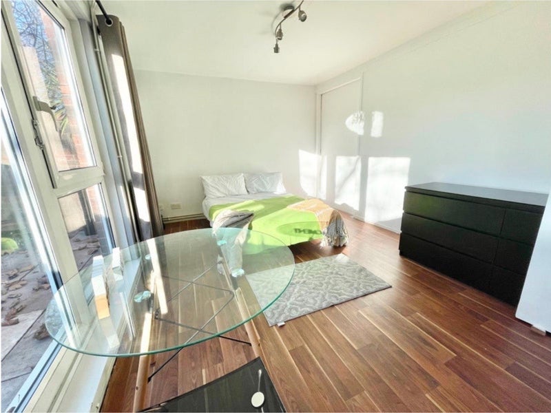 Room Thistlewood Close in Greater London