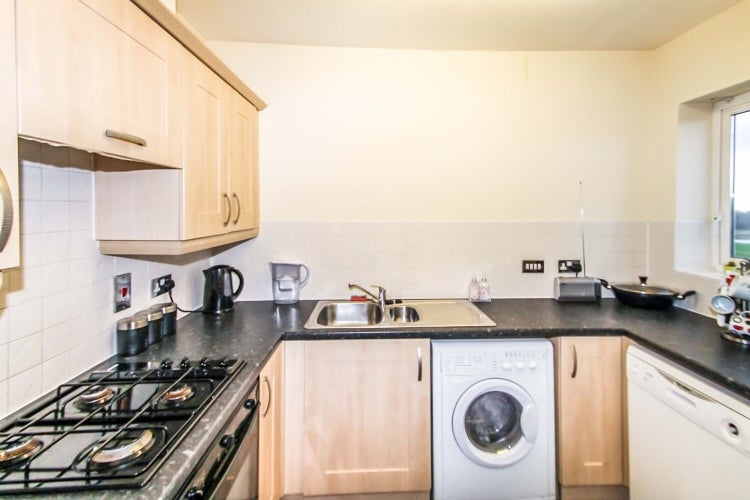 Flat Hadleys Court in Leeds