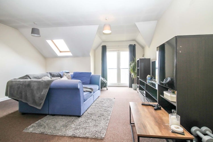 Flat Hadleys Court in Leeds