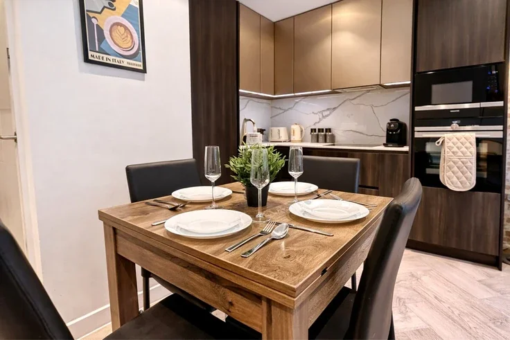 Flat Wellclose Square in Greater London