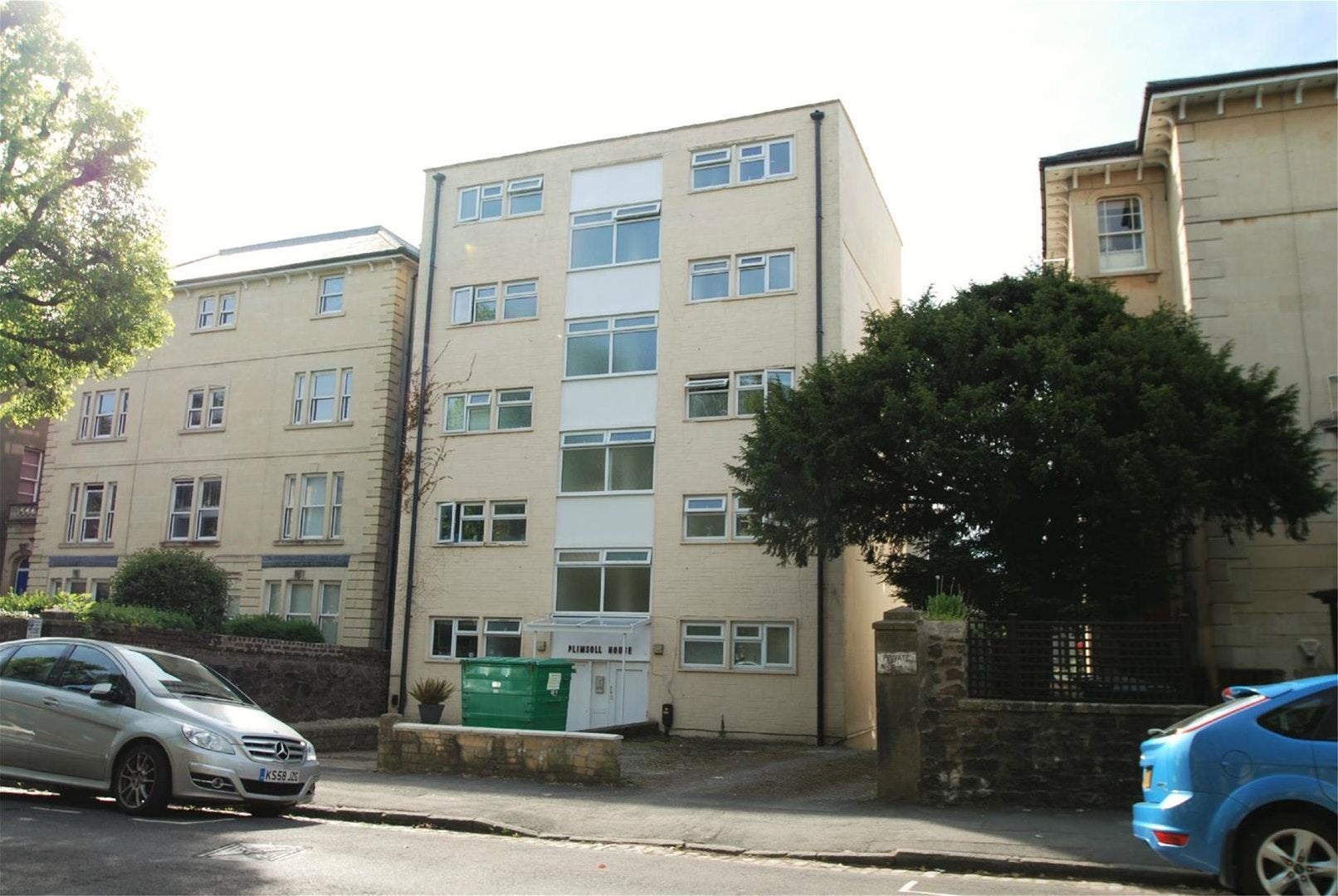 Flat Ashgrove Road in Bristol