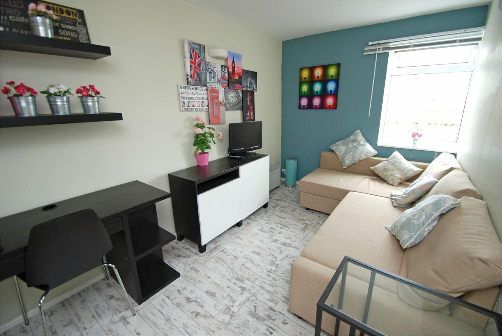 Flat Ashgrove Road in Bristol