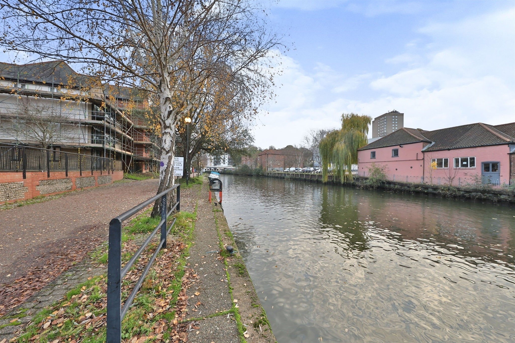 Flat Riverside Walk in Norwich