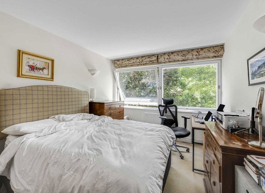 Flat Ravenscourt Park in Greater London