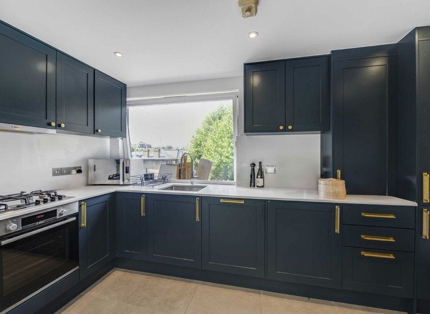 Flat Ravenscourt Park in Greater London