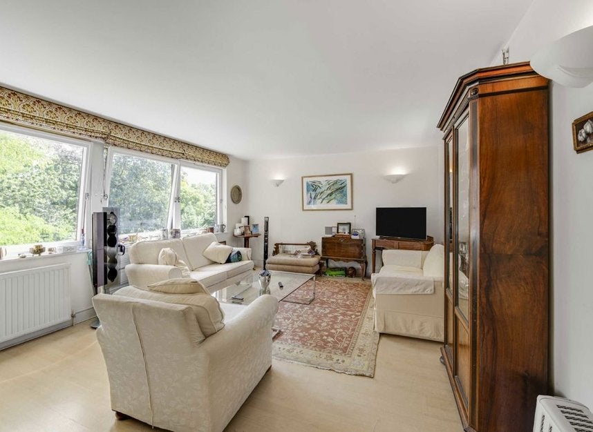 Flat Ravenscourt Park in Greater London