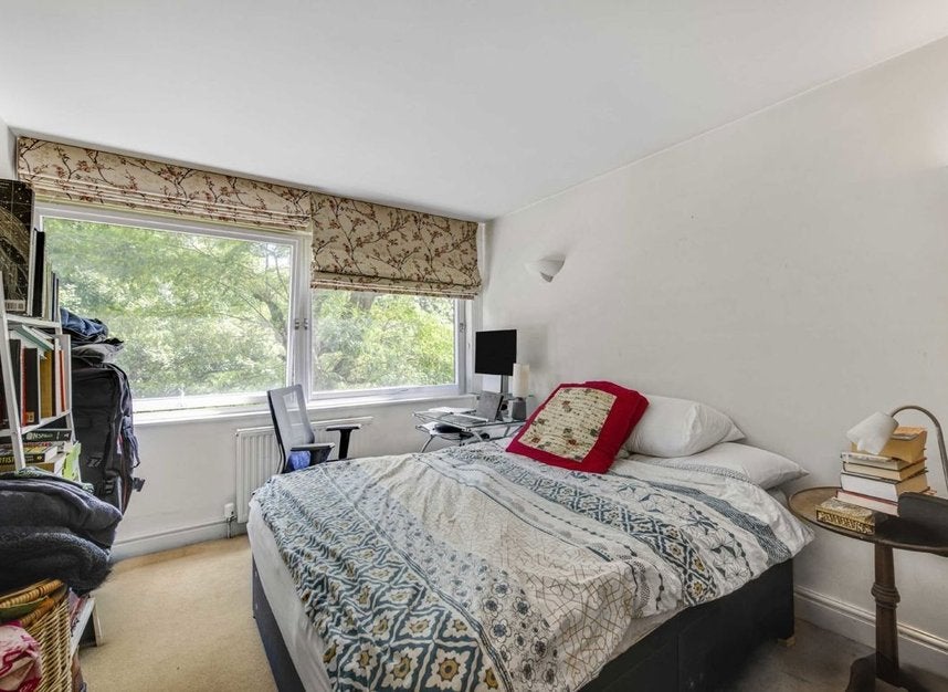 Flat Ravenscourt Park in Greater London