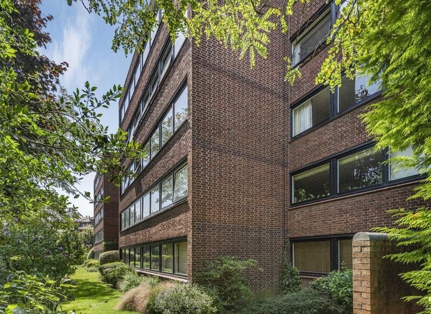 Flat Ravenscourt Park in Greater London