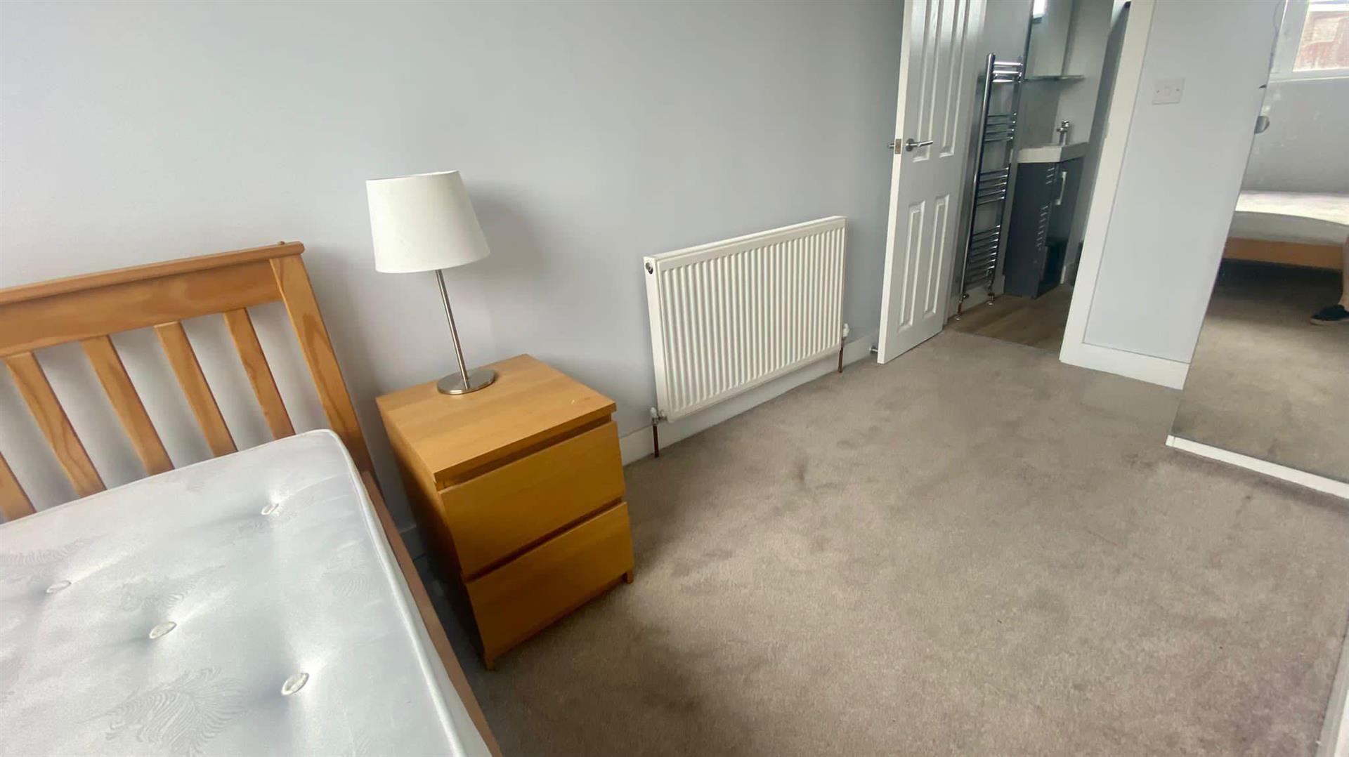 Room Hexby Close in Coventry