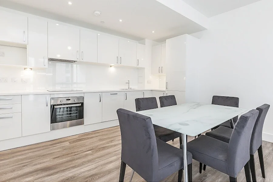 Flat Silvertown Way in Greater London
