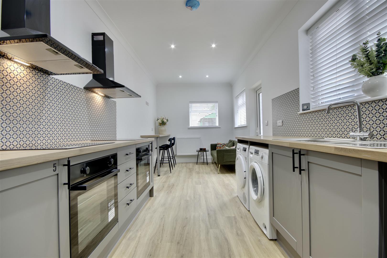 Room Avenue Road in Gosport