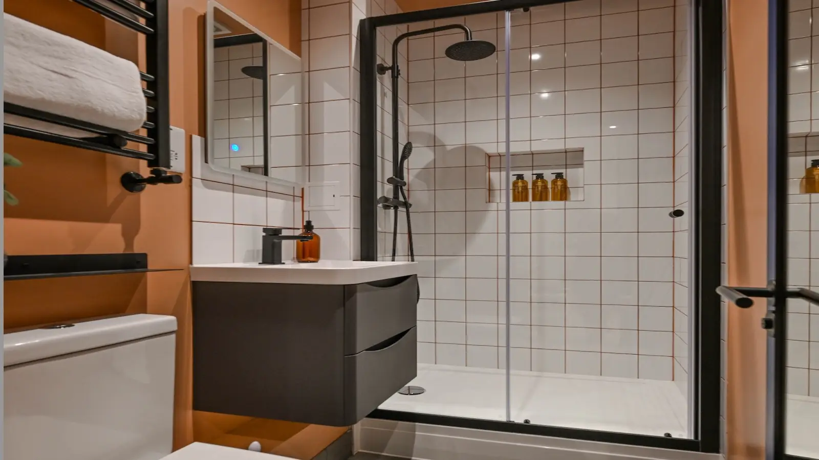 Flat Pickard Street in Greater London