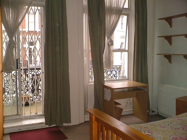 Room Maclise Road in Greater London