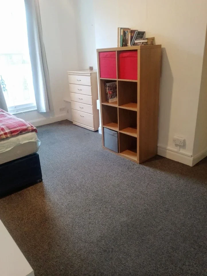 Room Marylands Road in City of Westminster
