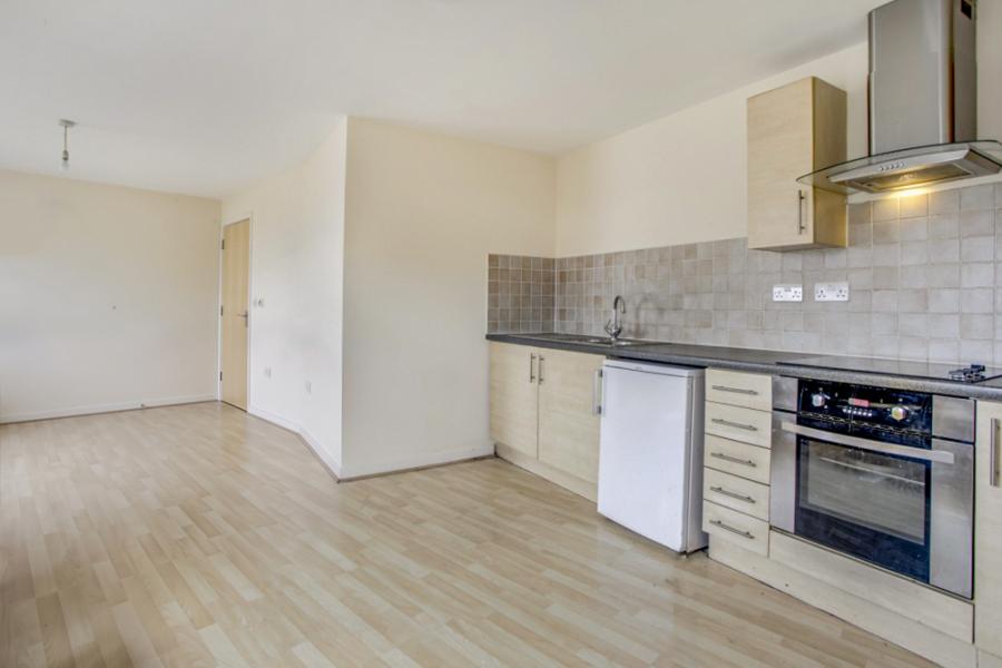 Flat Kenton Road in Greater London
