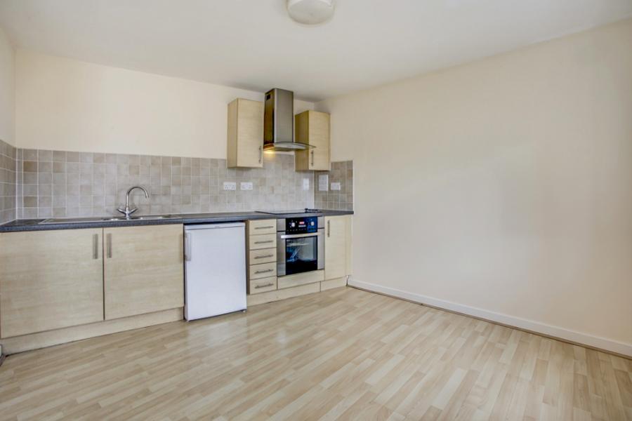 Flat Kenton Road in Greater London