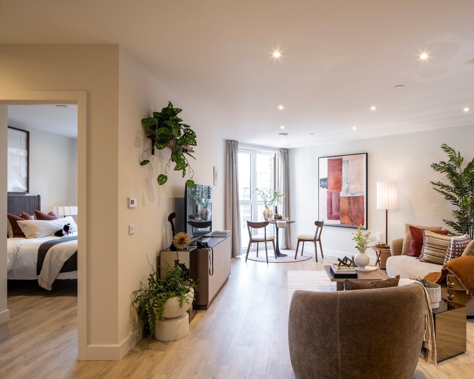 Flat Drummond Road in Greater London