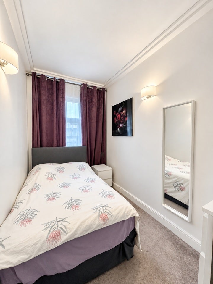 Flat Finchley Road in Greater London