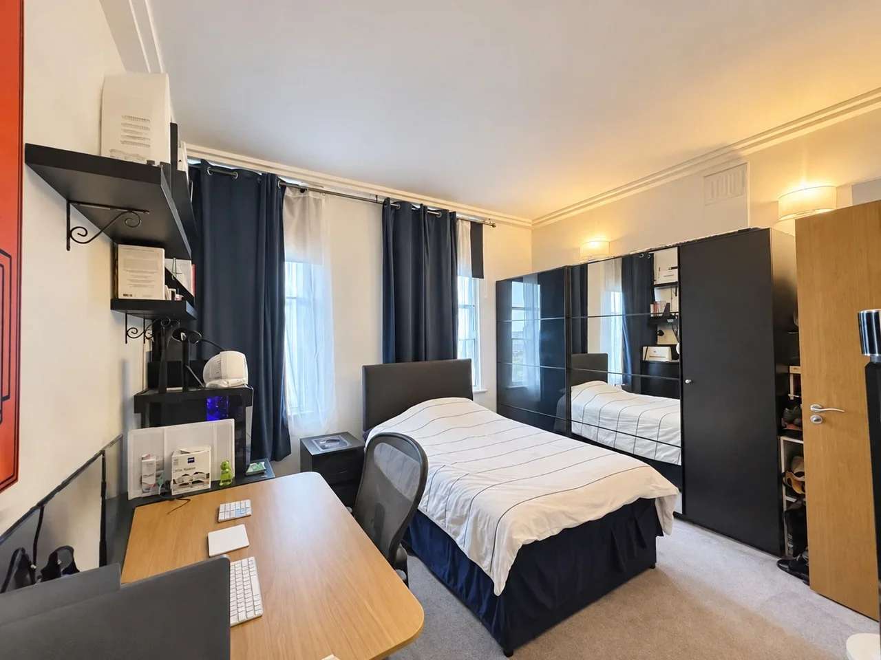 Flat Finchley Road in Greater London