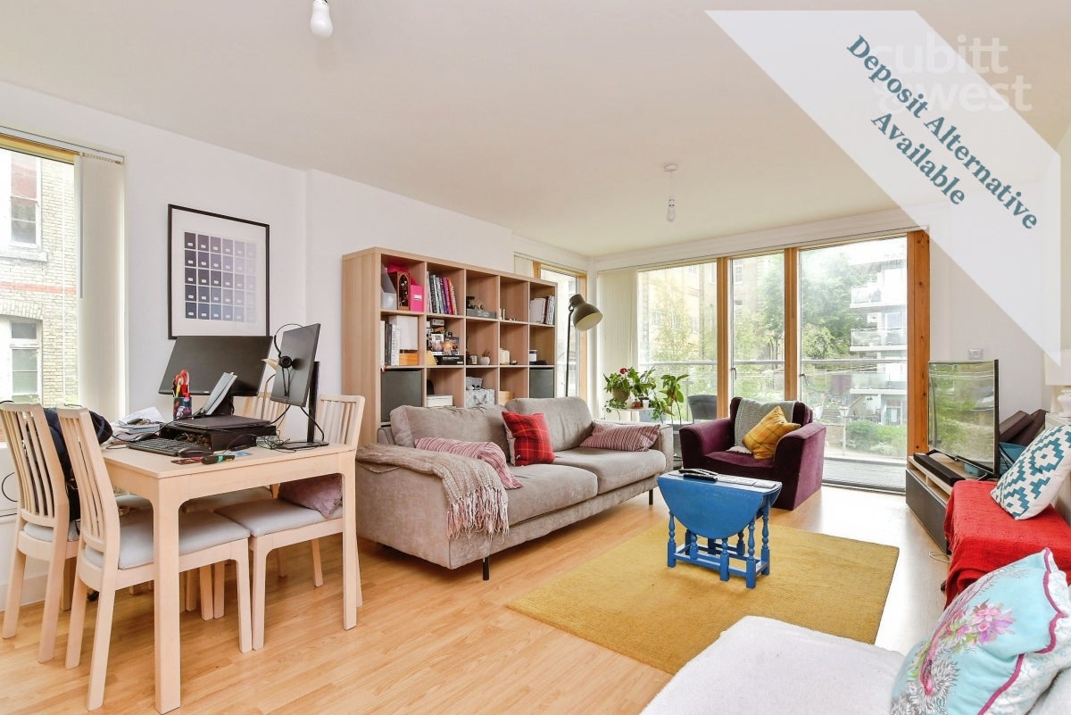 Flat Wheatcroft Court in Greater London