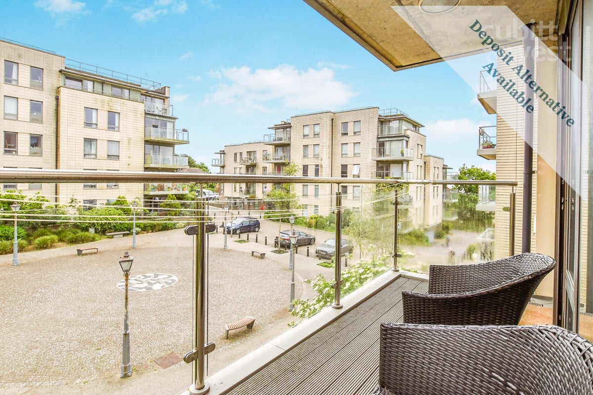 Flat Wheatcroft Court in Greater London