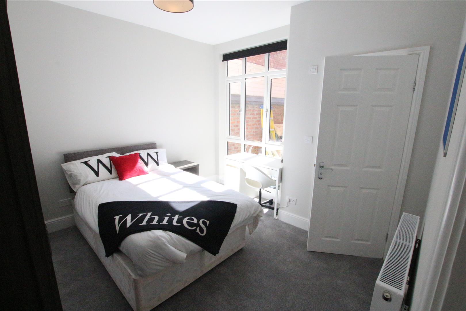 Room Abington Avenue in Northampton