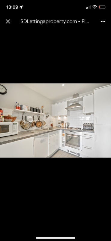 Room Garratt Lane in Greater London