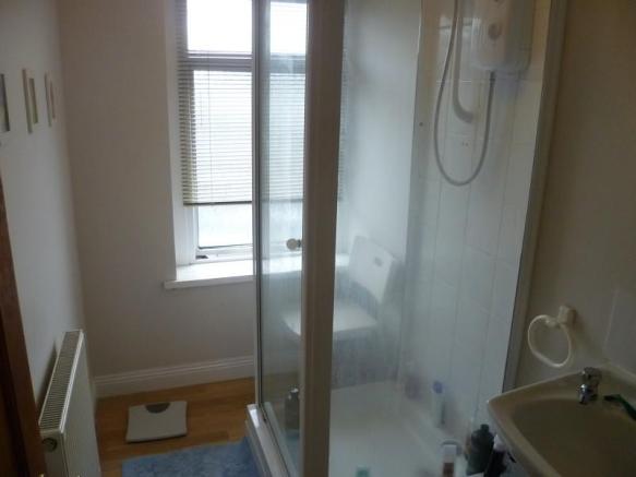 Room Dalton Street in Cardiff