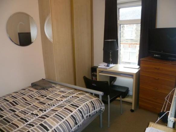 Room Dalton Street in Cardiff