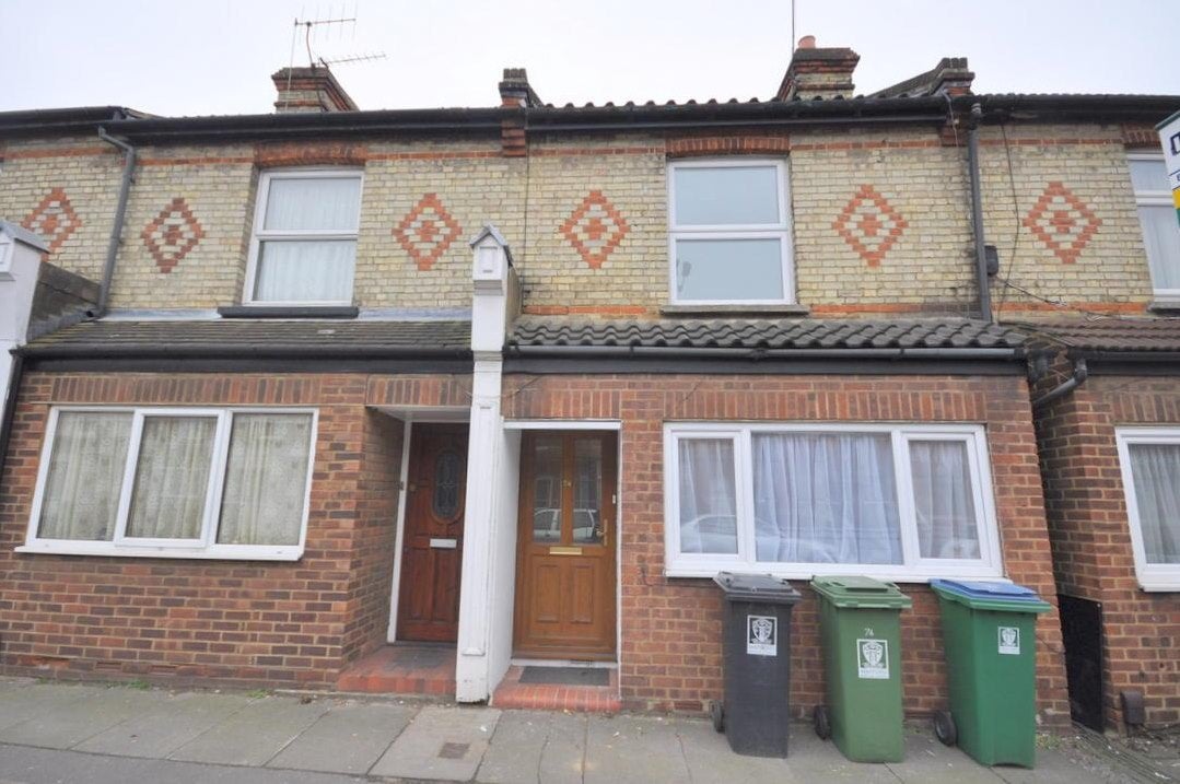 Room Leavesden Road in Watford