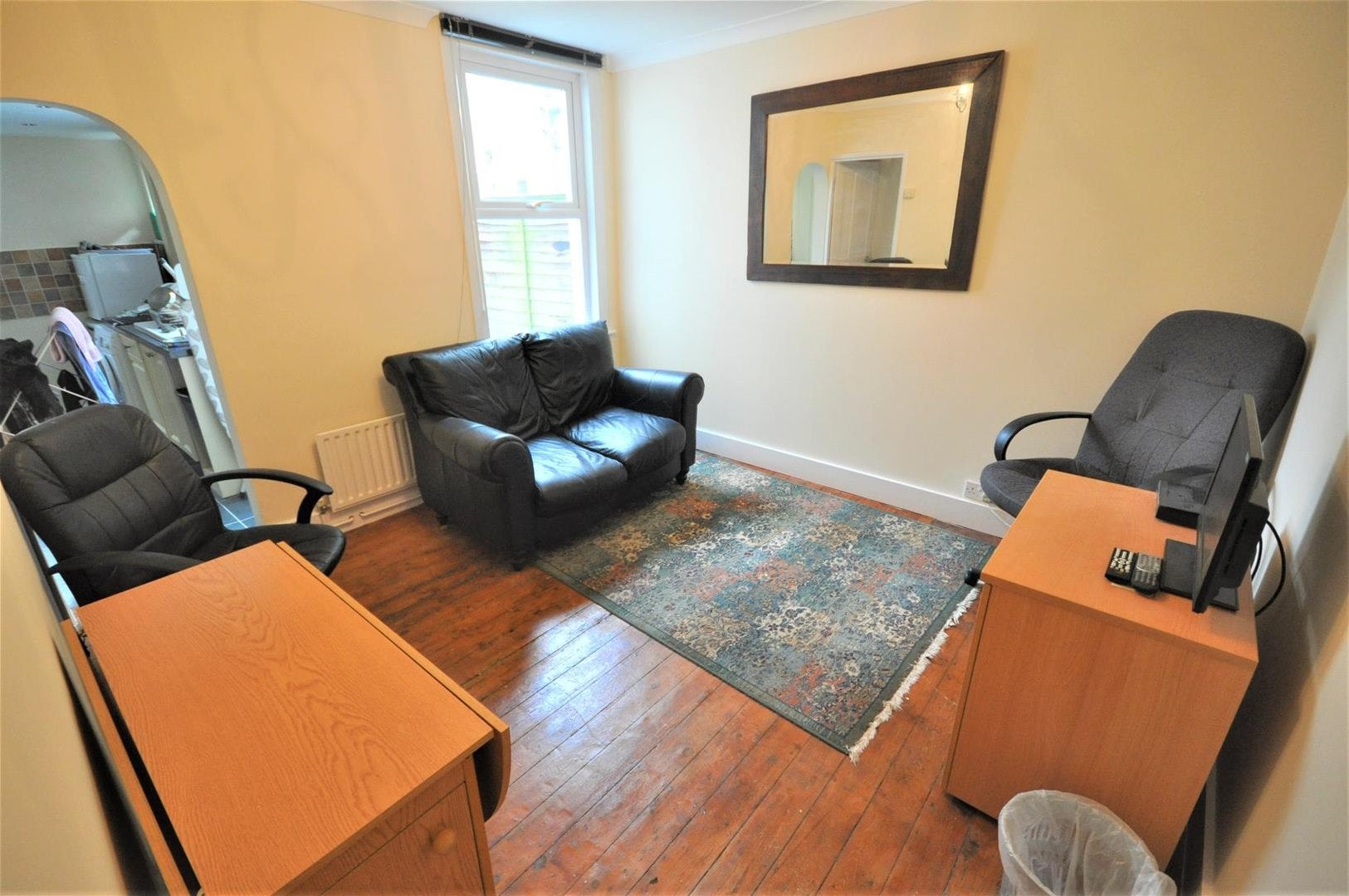 Room Leavesden Road in Watford