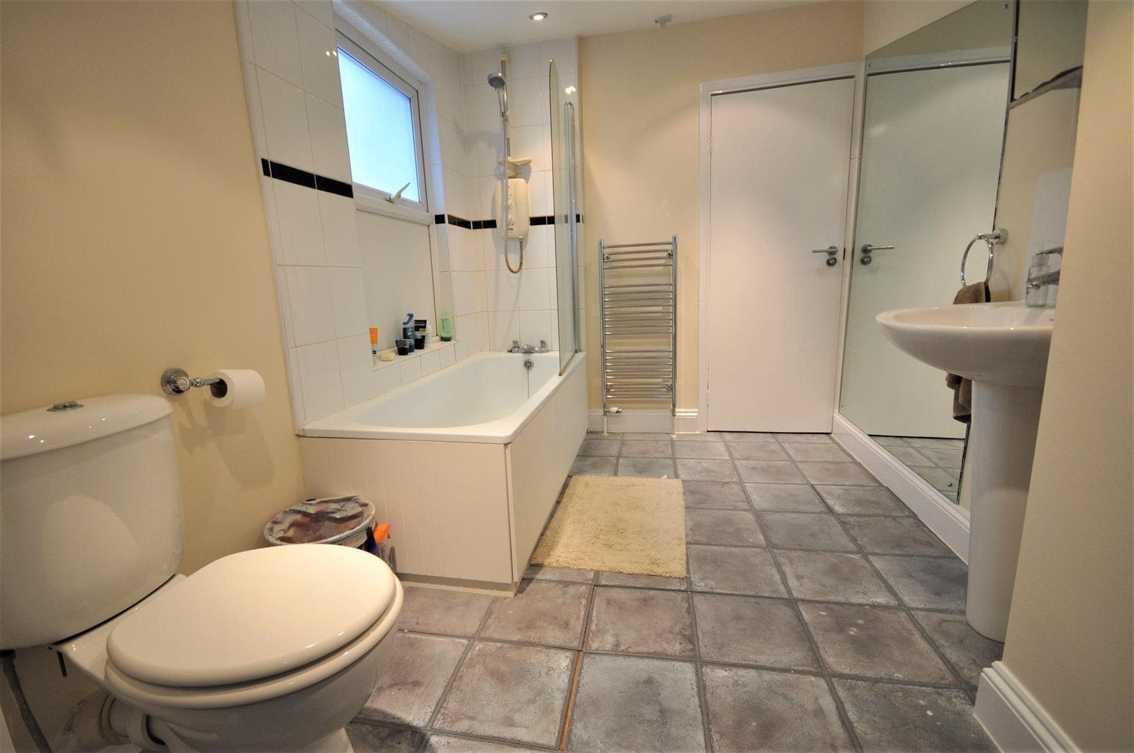 Room Leavesden Road in Watford