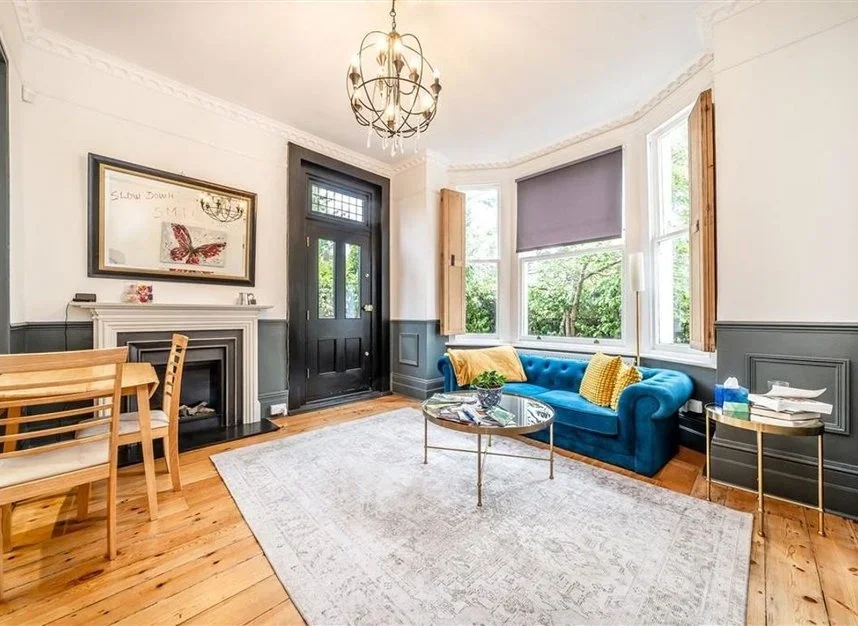 Flat Holmesdale Road in Greater London