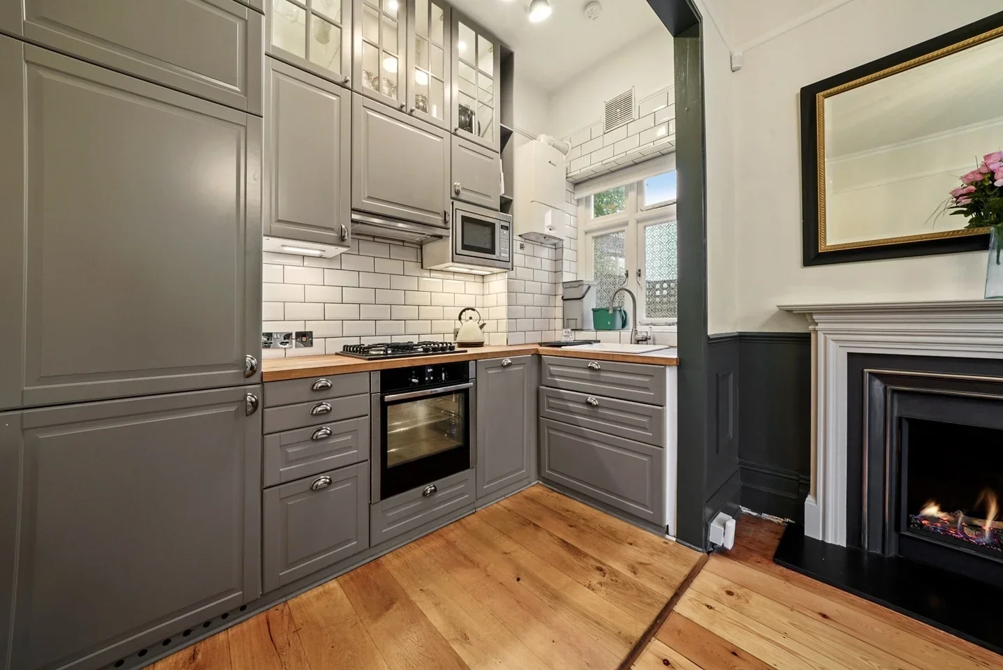 Flat Holmesdale Road in Greater London