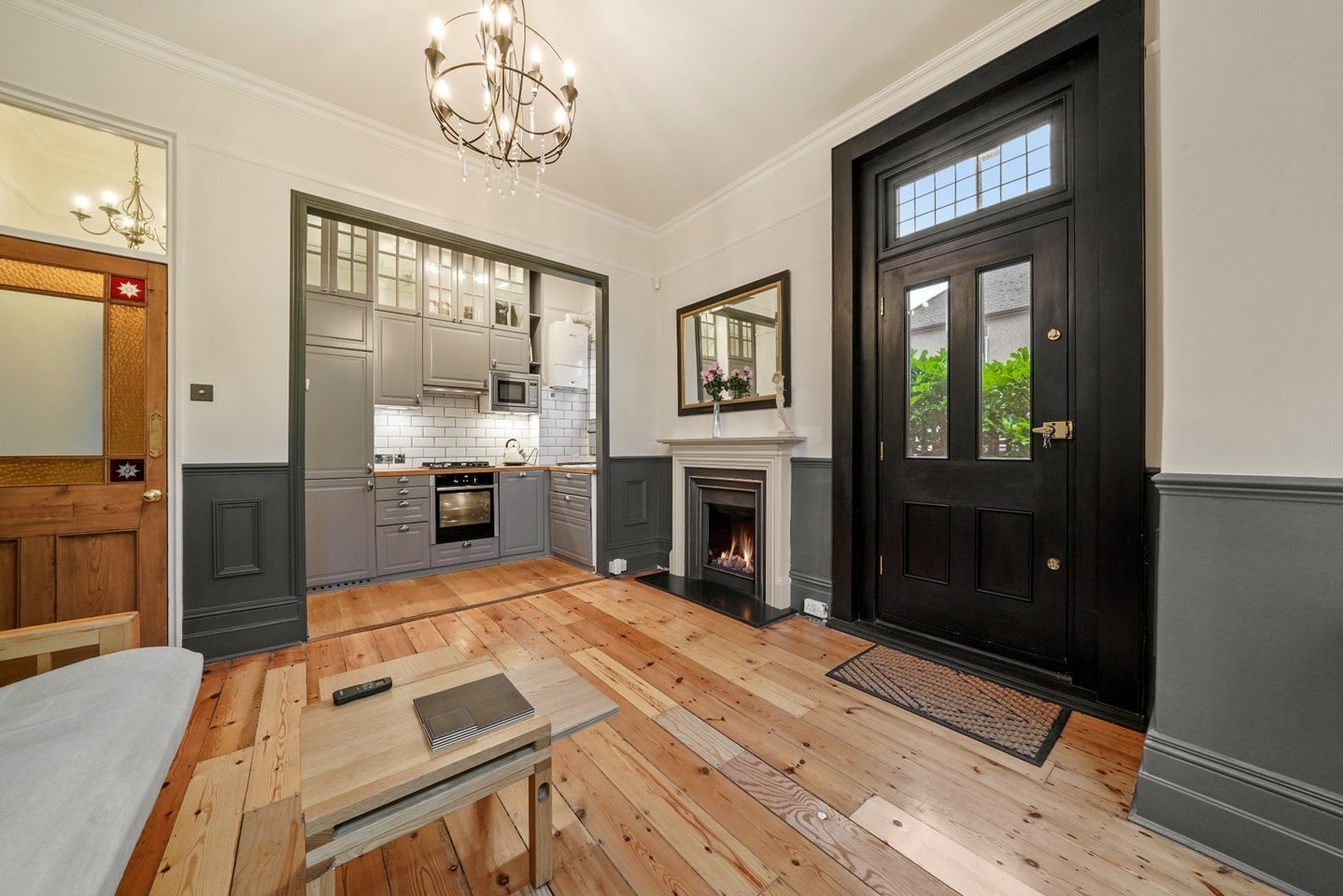 Flat Holmesdale Road in Greater London