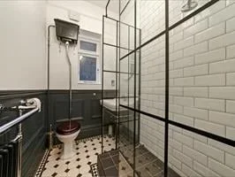 Flat Holmesdale Road in Greater London