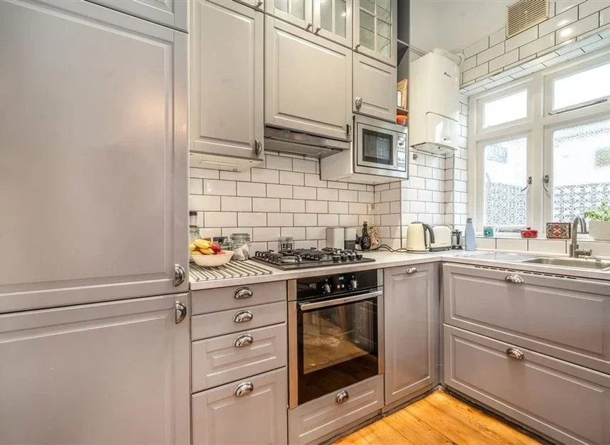 Flat Holmesdale Road in Greater London