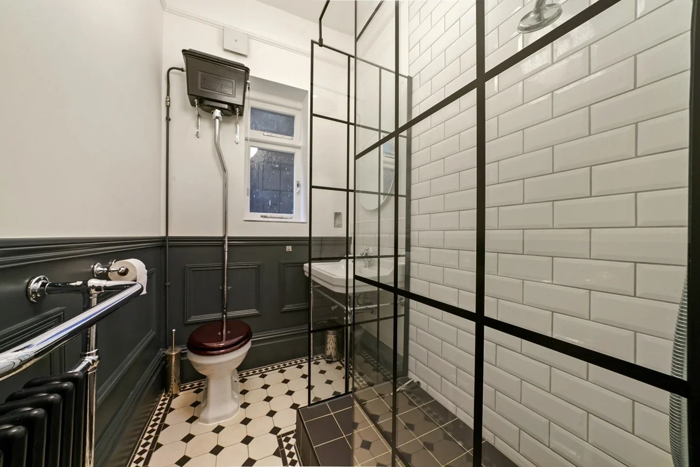 Flat Holmesdale Road in Greater London