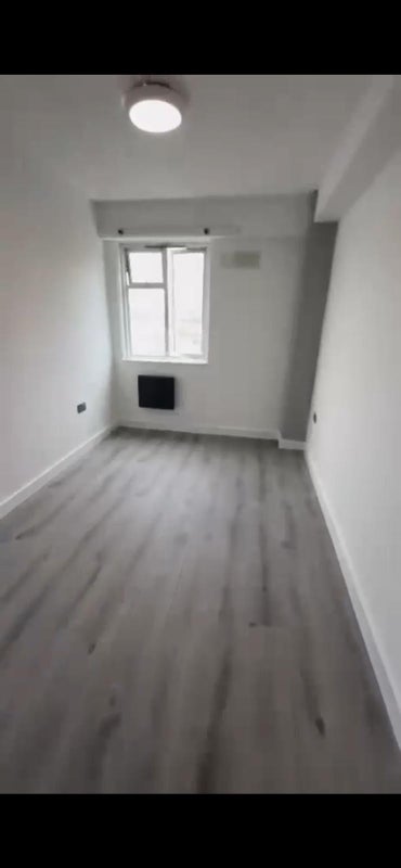 Room Jubilee Street in Greater London